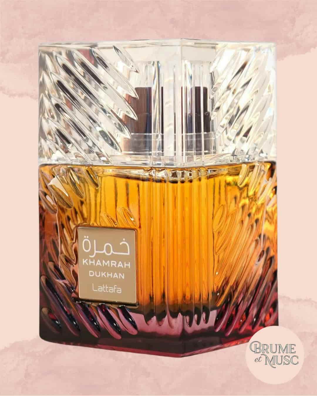 Flacon de l'eau de parfum Khamrah Dukhan de Lattafa, édition intense et fumée