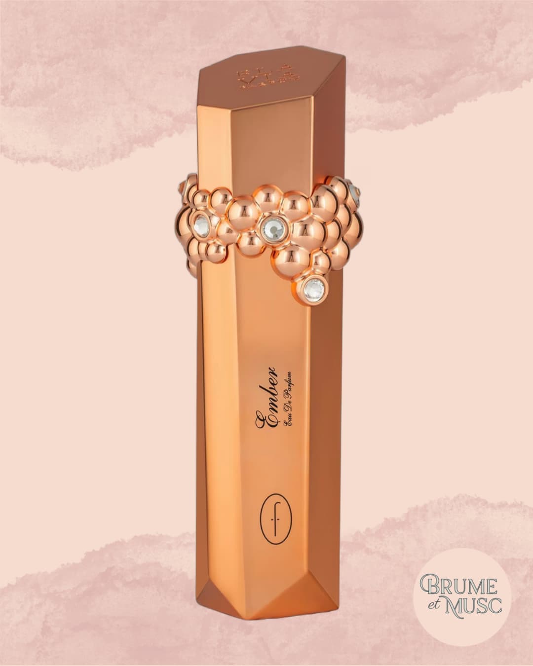 Flacon Ember de Flavia, parfum aux notes de fruit de la passion, pêche, caramel et patchouli.