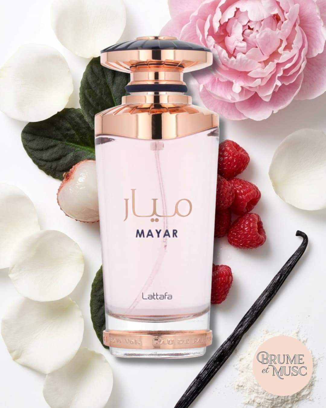 Eau de parfum Mayar de Lattafa, flacon rose entouré de litchi, framboise, vanille, pivoine et roses blanches.