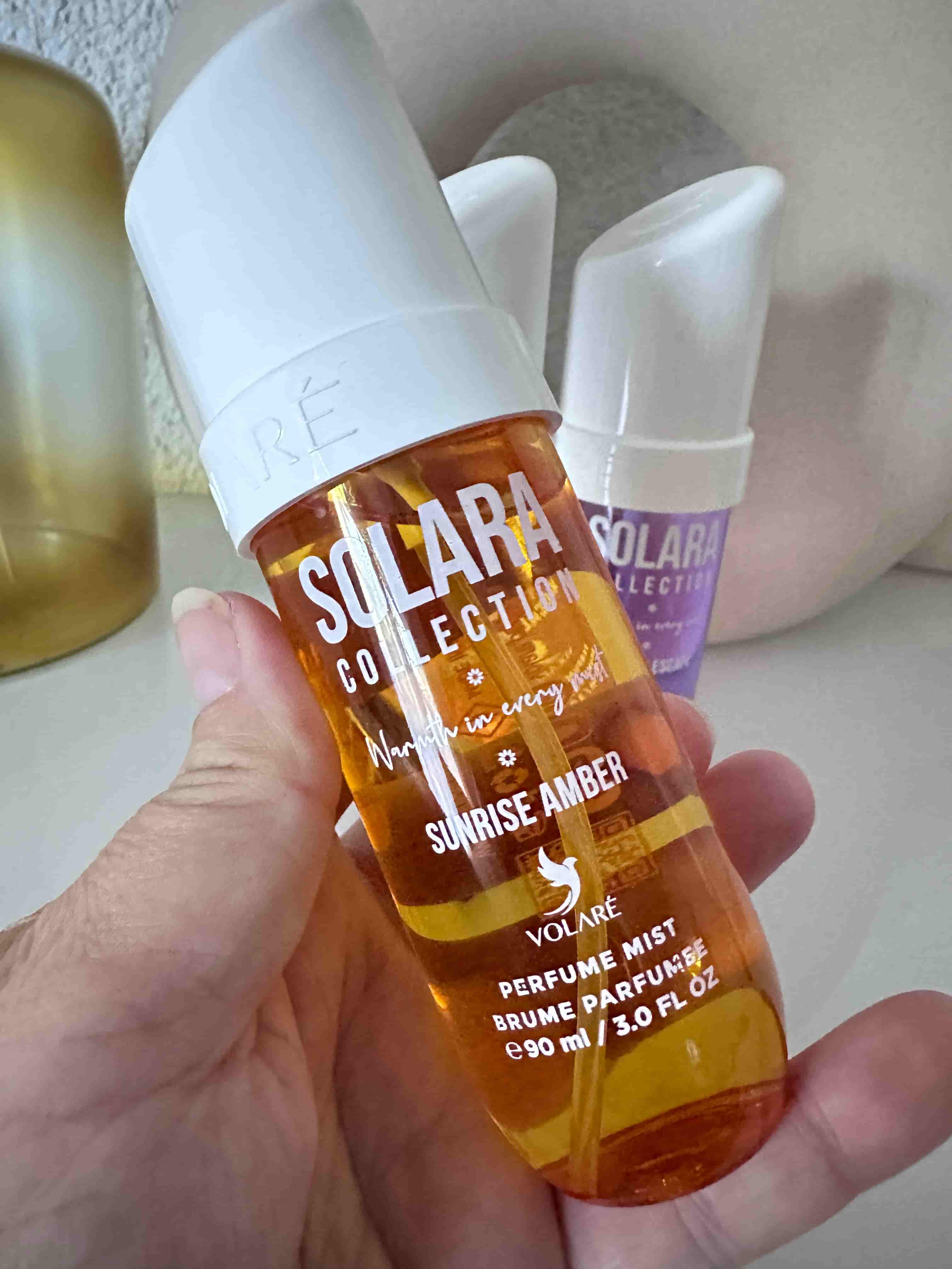 Ingrédients solaires ambre, jasmin et vanille de la brume Solara Sunrise Amber